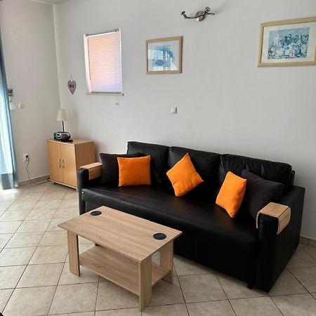 Lovely Split Level Apartment With Sea View, Pool, Free Parking And Wifi ซัฟทัท ภายนอก รูปภาพ