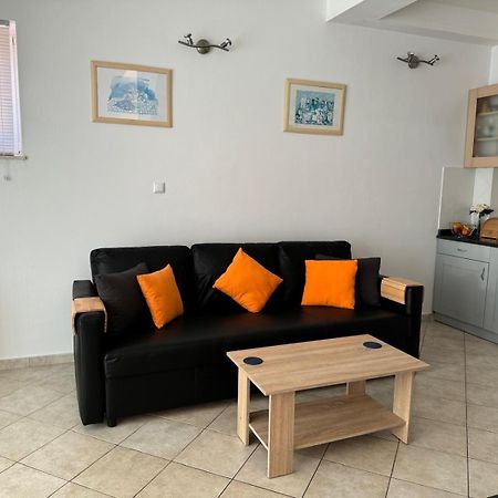 Lovely Split Level Apartment With Sea View, Pool, Free Parking And Wifi ซัฟทัท ภายนอก รูปภาพ