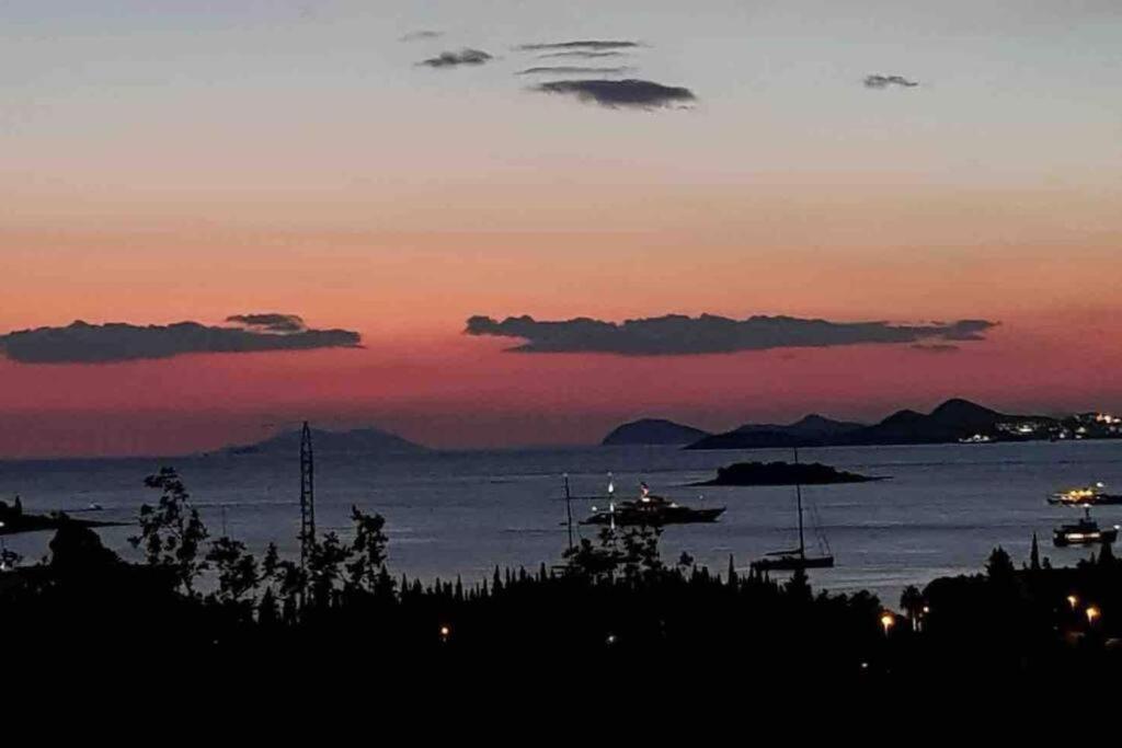 Lovely Split Level Apartment With Sea View, Pool, Free Parking And Wifi ซัฟทัท ภายนอก รูปภาพ