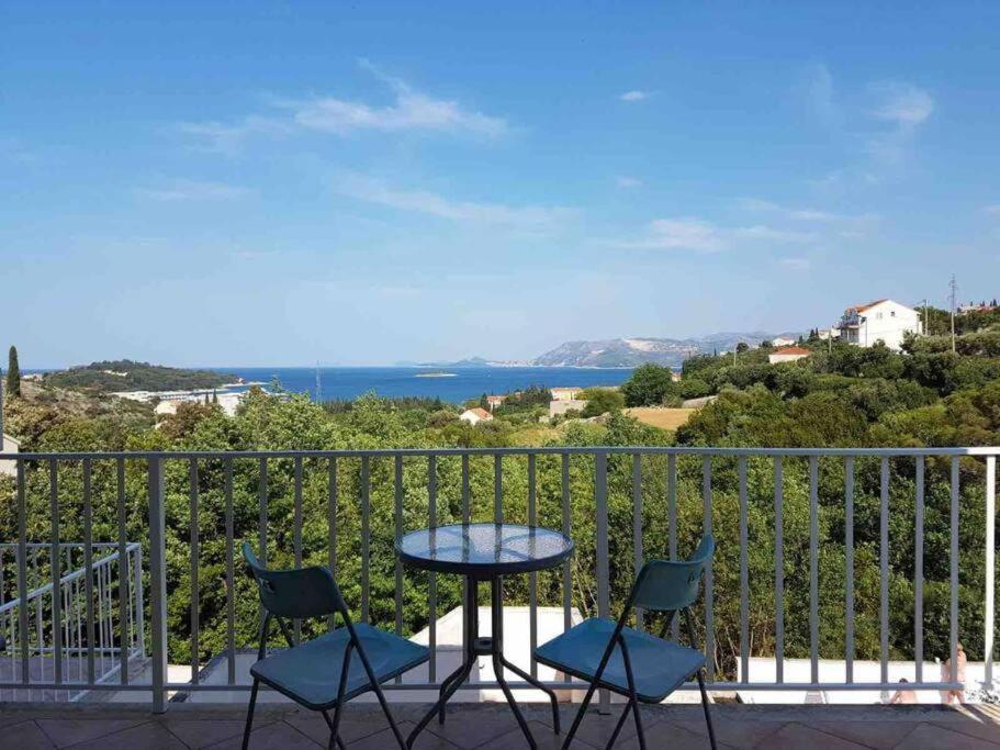 Lovely Split Level Apartment With Sea View, Pool, Free Parking And Wifi ซัฟทัท ภายนอก รูปภาพ