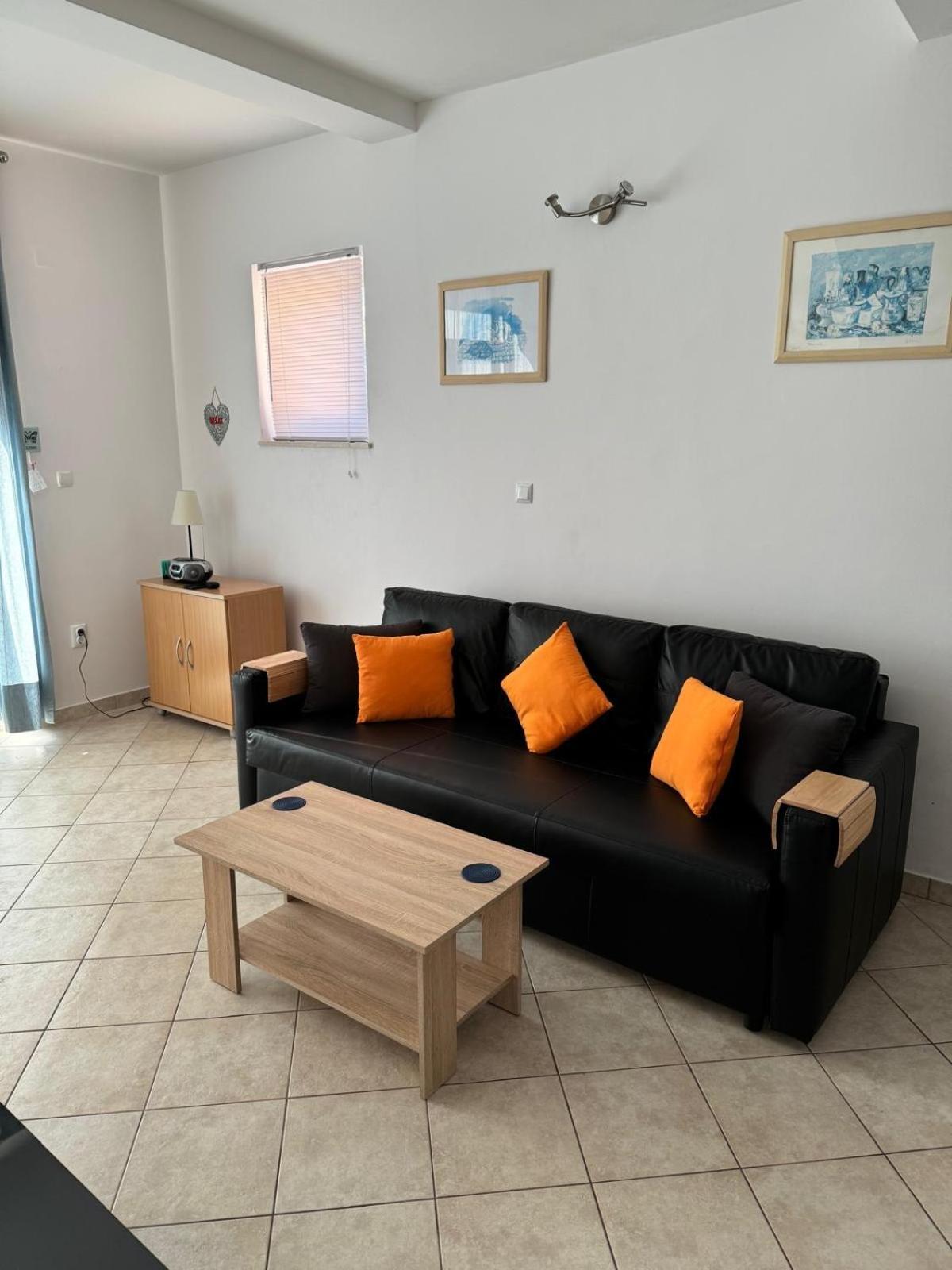 Lovely Split Level Apartment With Sea View, Pool, Free Parking And Wifi ซัฟทัท ภายนอก รูปภาพ