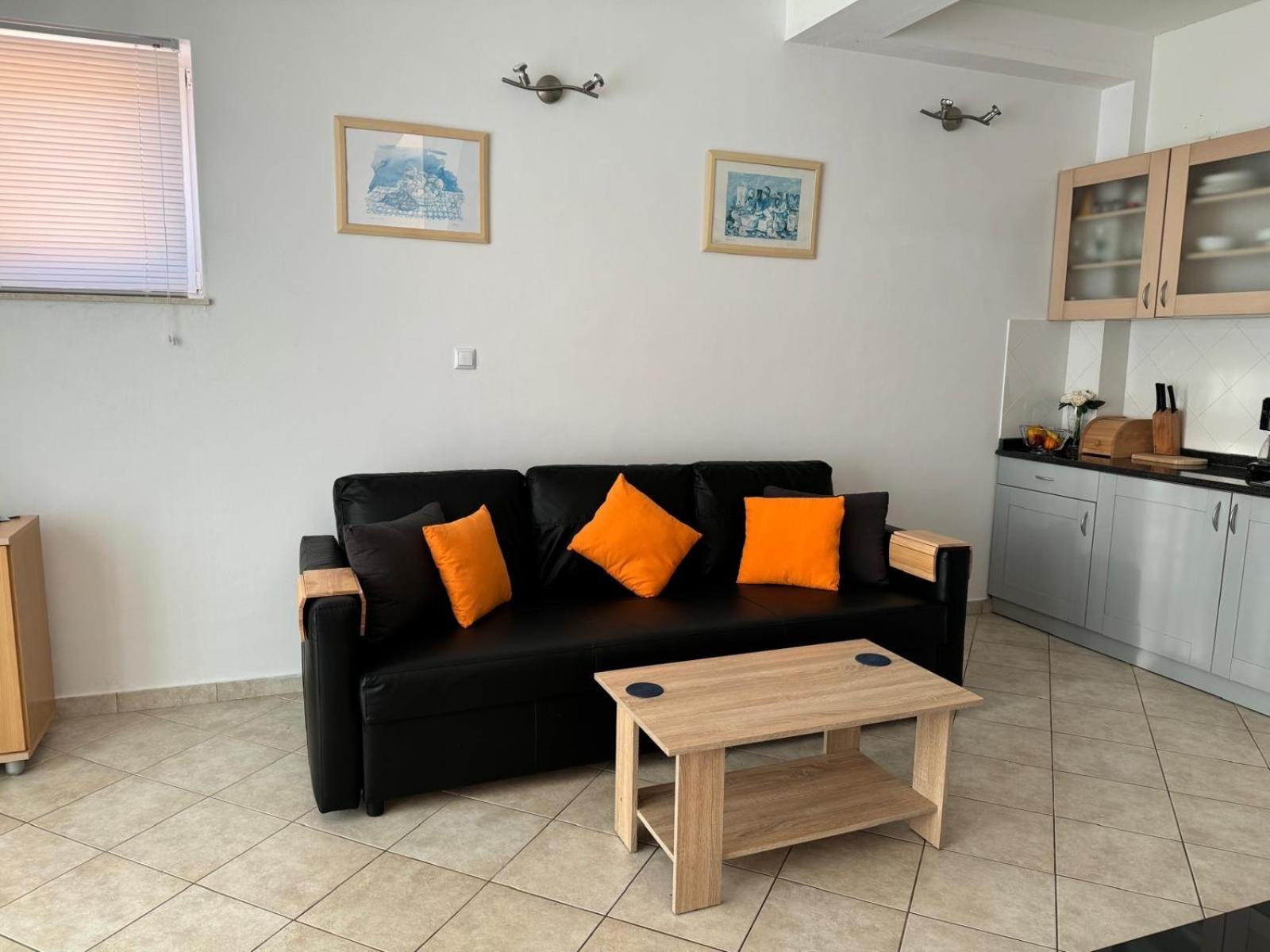 Lovely Split Level Apartment With Sea View, Pool, Free Parking And Wifi ซัฟทัท ภายนอก รูปภาพ